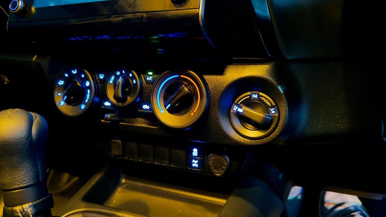 تويوتا هيلوكس OFF-ROAD MODIFIED | AWNING CAMPING TENT | 2.8L DIESEL | MT | 2023 | REAR VIEW CAMERA