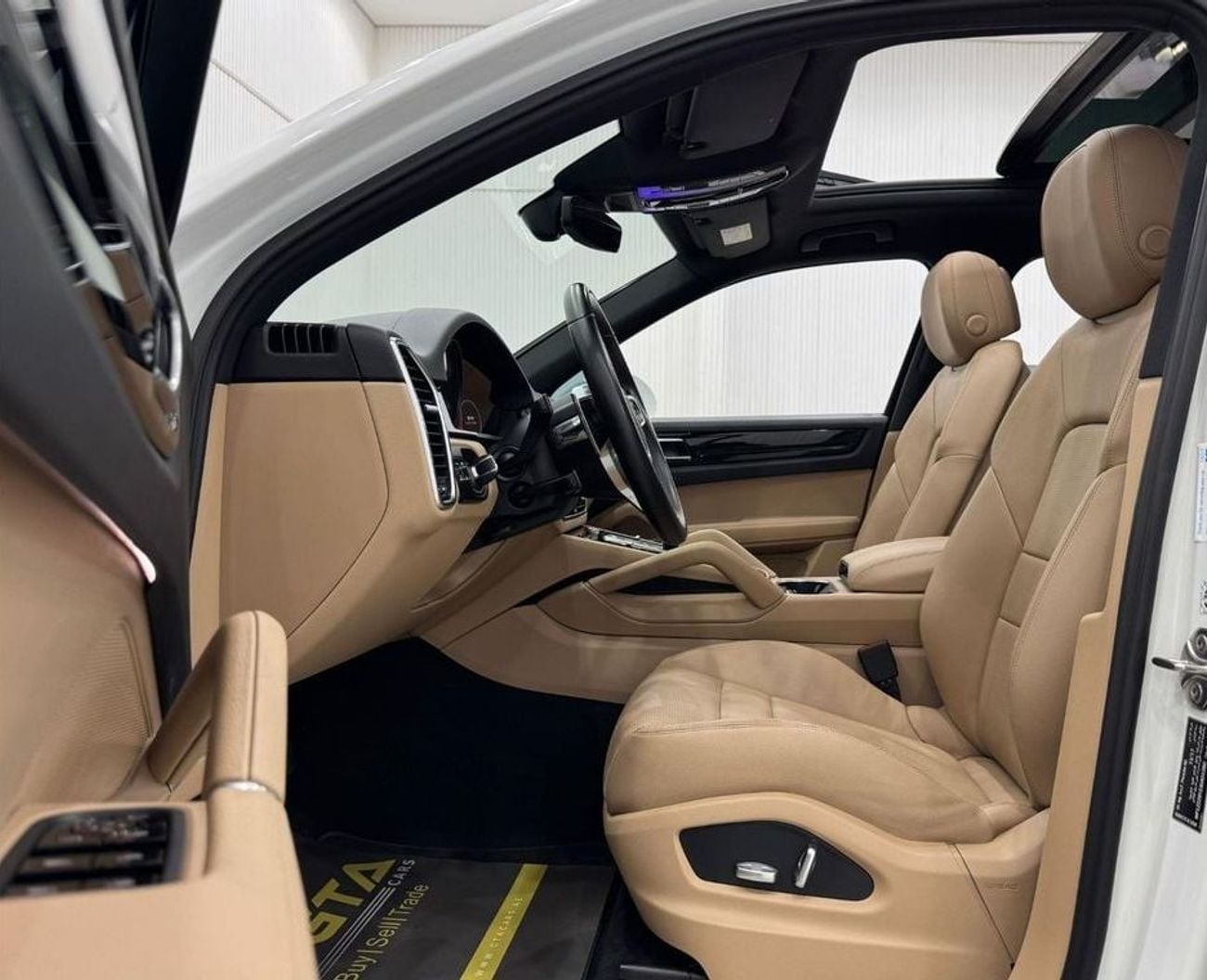 Porsche Cayenne Std 3.0L (335 HP) 2018 Porsche Cayenne, Warranty, Full Service History, Excellent Condition, GCC
