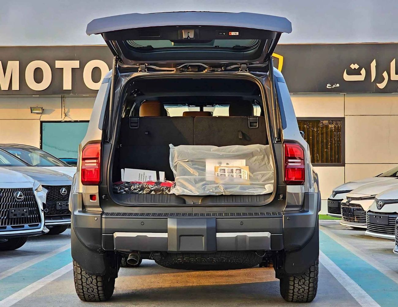 تويوتا برادو ADVENTURE WITH COMPRESSOR /2.8L V4 DIESEL/DRIVER POWER WITH LEATHER SEATS/AUTO A/C (CODE#P28ADV3B)