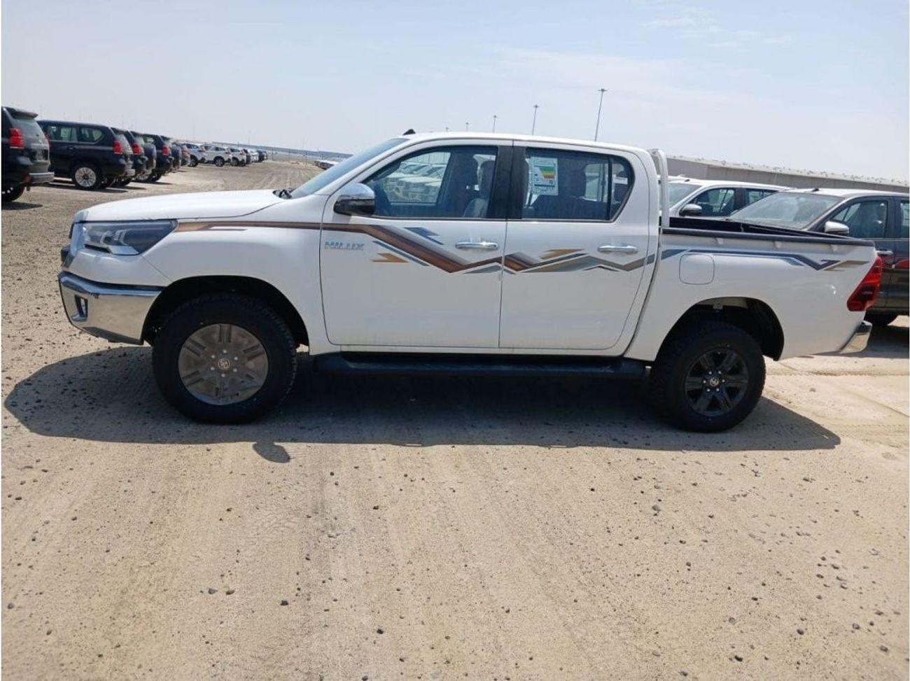 تويوتا هيلوكس TOYOTA HILUX 2.7 PETROL GCC WITH PUSH START AUTOMATIC MODEL 2024 FULL OPTION