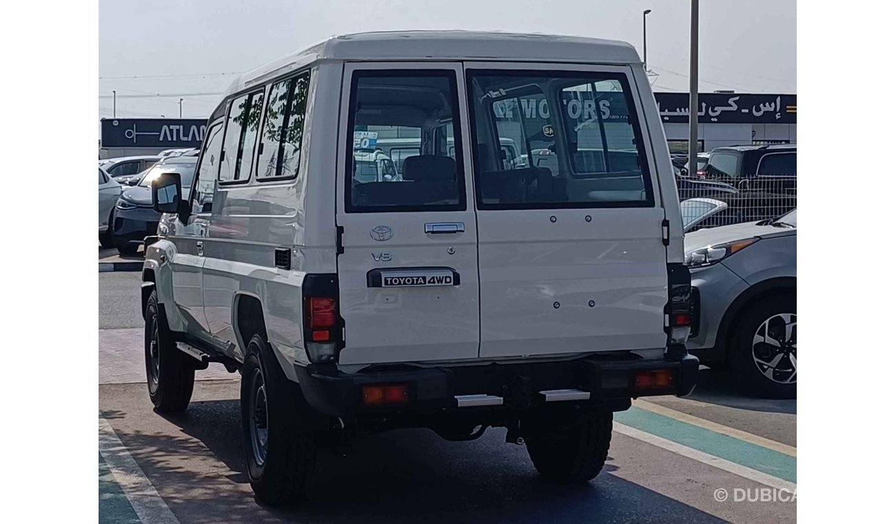 Toyota Land Cruiser 70 LC78 / V8 / 4.5L DIESEL / 9 STR /  SNORKEL / FRONT BUMPER NEW DESIGN PAINTED / 4WD (CODE # 5619)