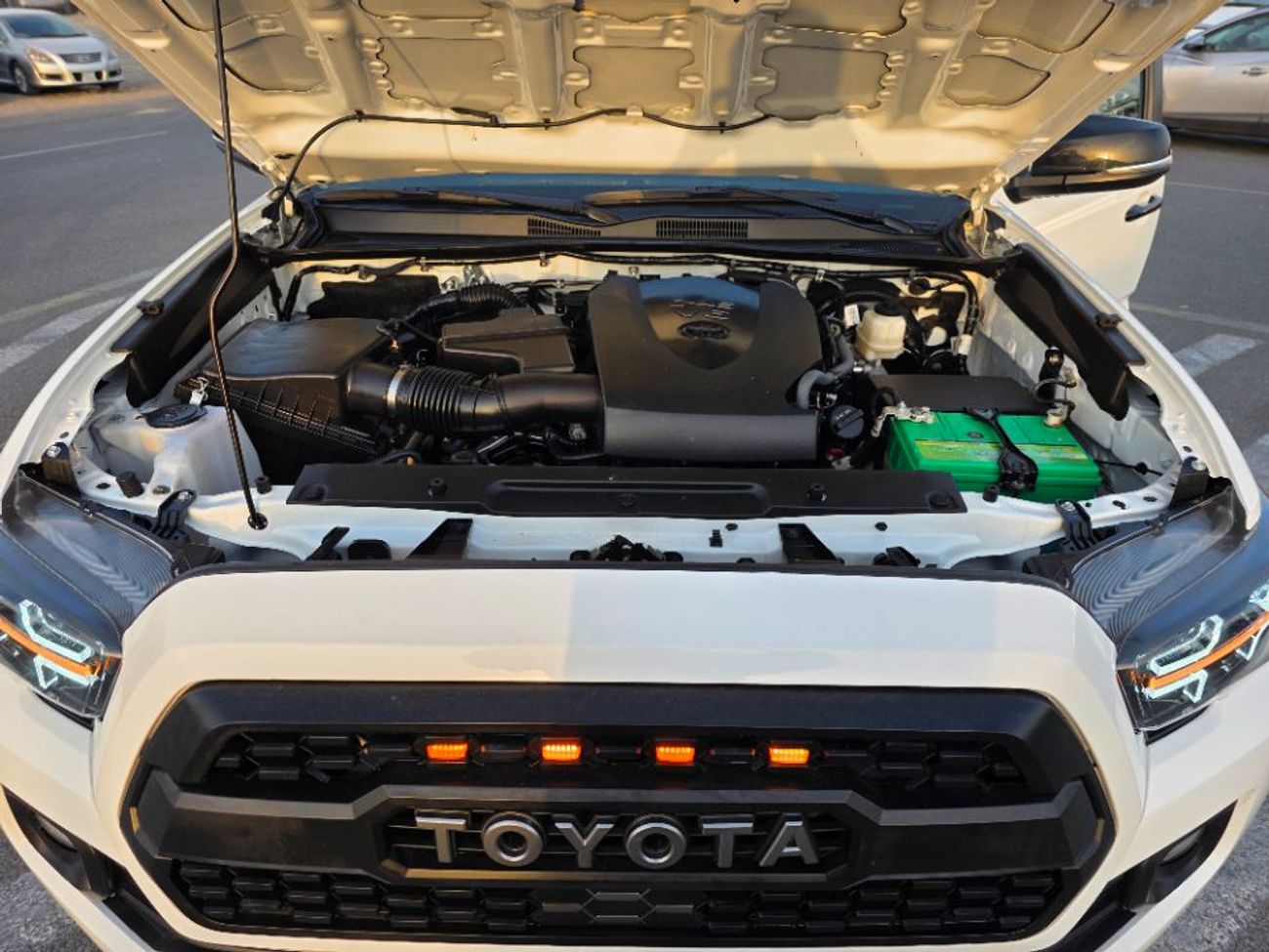 تويوتا تاكوما 2023 Model SR5 Push button, 4x4 and leather seats