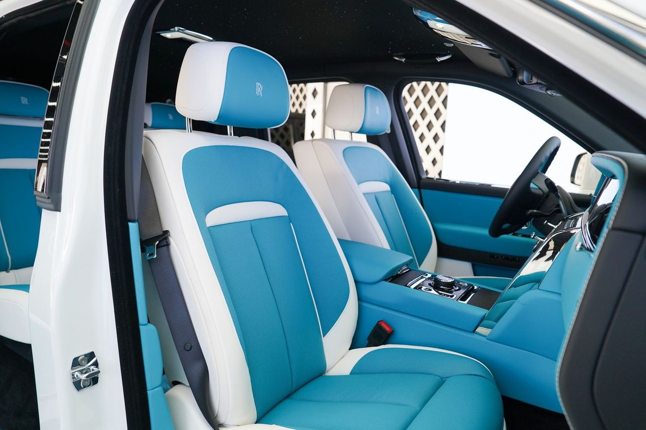 Rolls-Royce Cullinan SILVER BADGE