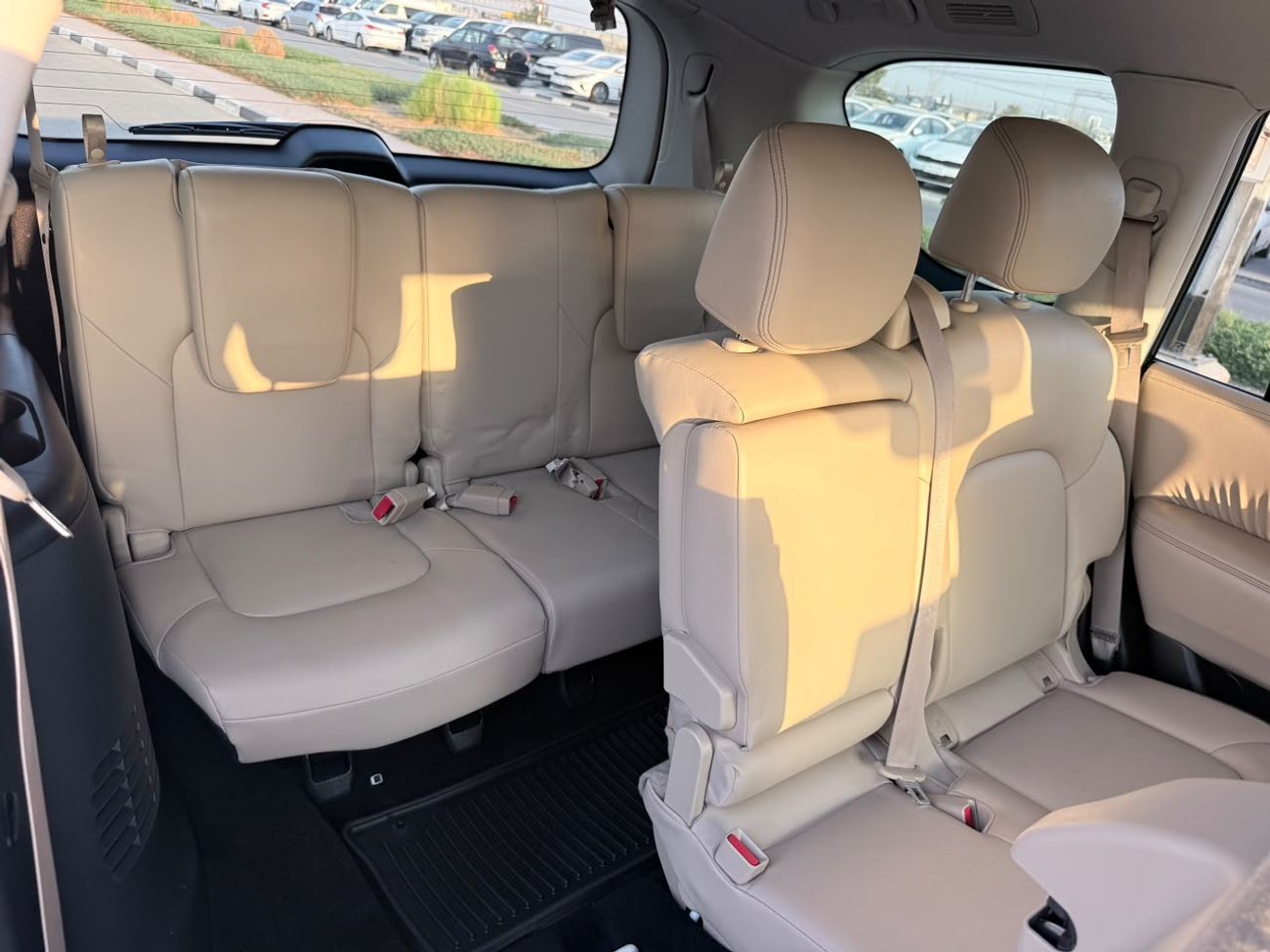 Nissan Armada SL Nissan Armada SV 2022
