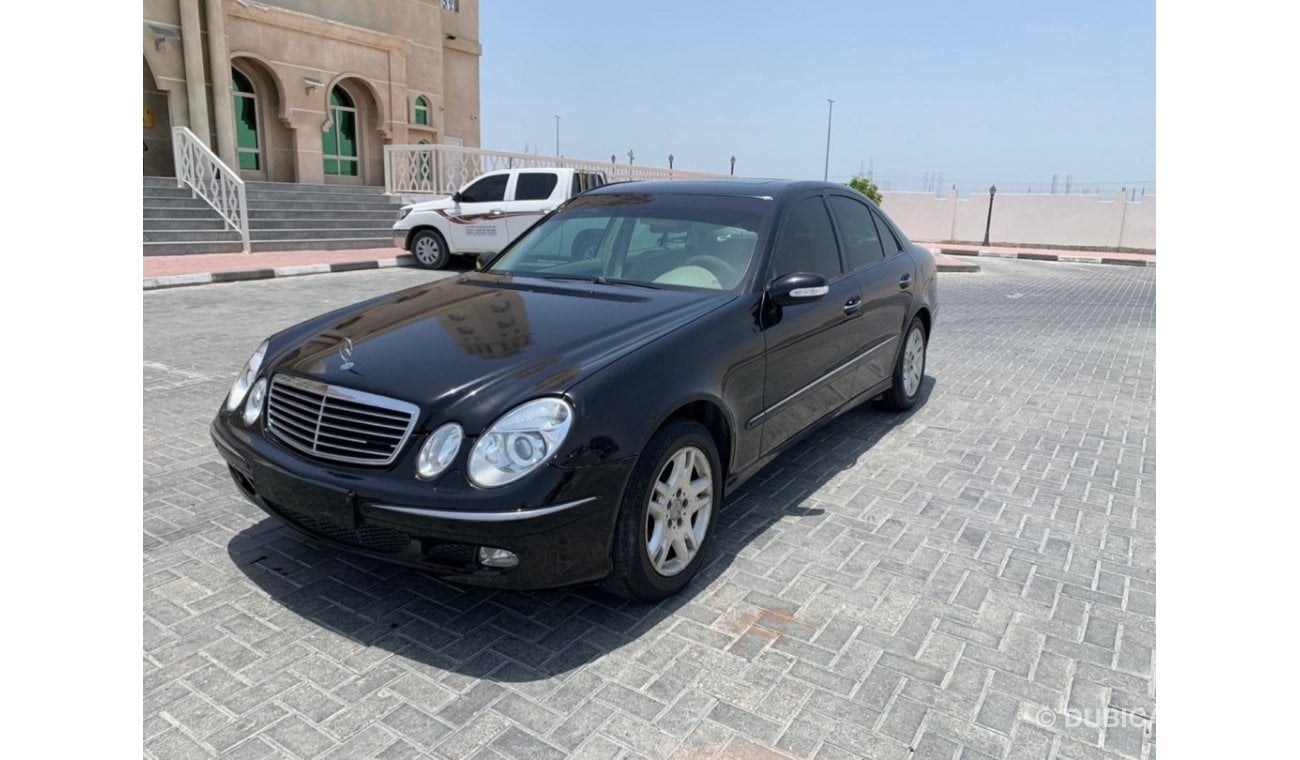 Mercedes-Benz E200 Model 2004 Gulf Full Option Sunroof 4 Cylinder Automatic Transmission in Excellent Condition