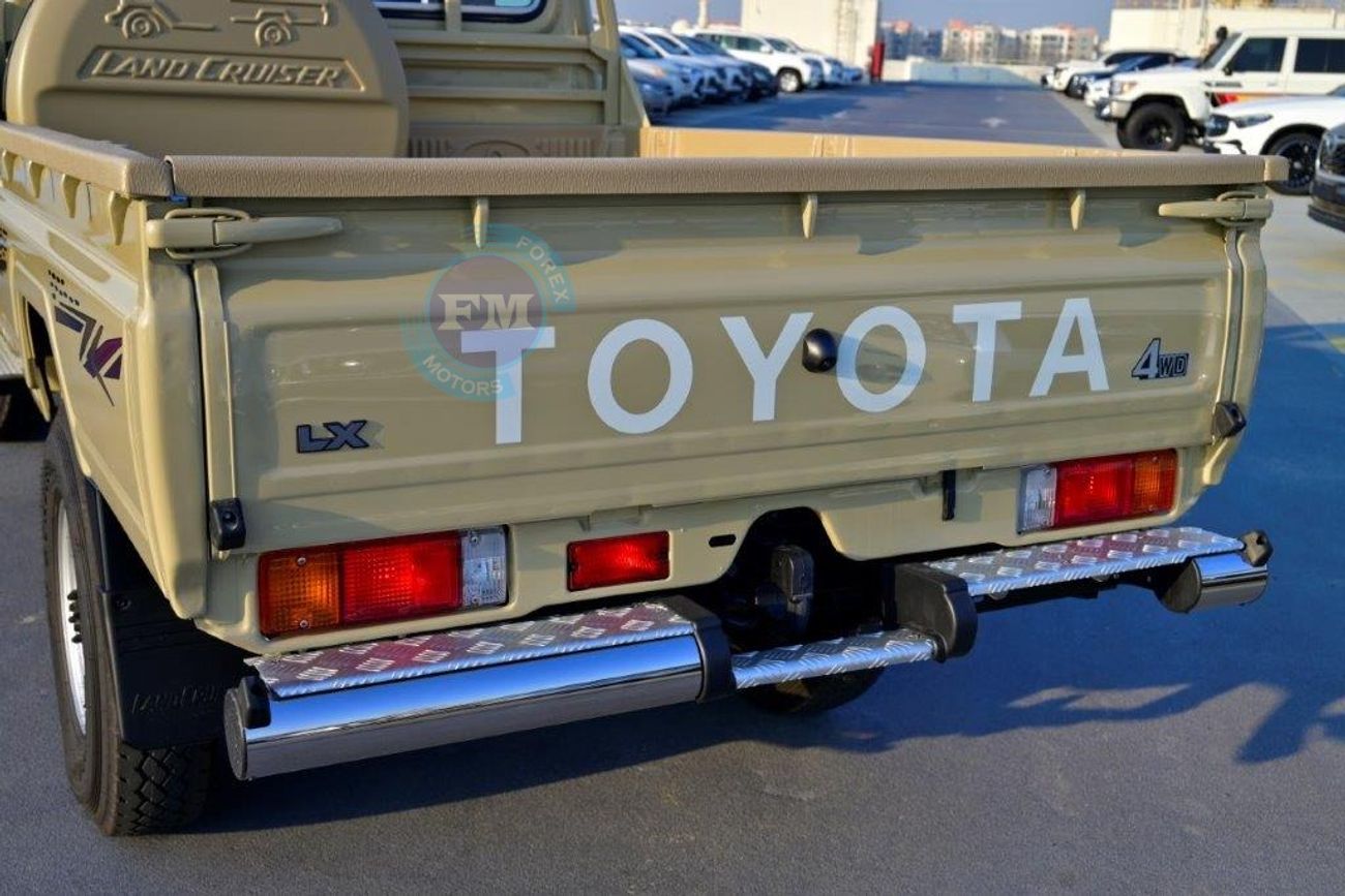 Toyota Land Cruiser Pick Up 79 single cab DLX 2.8L Turbo Diesel 4WD Automatic