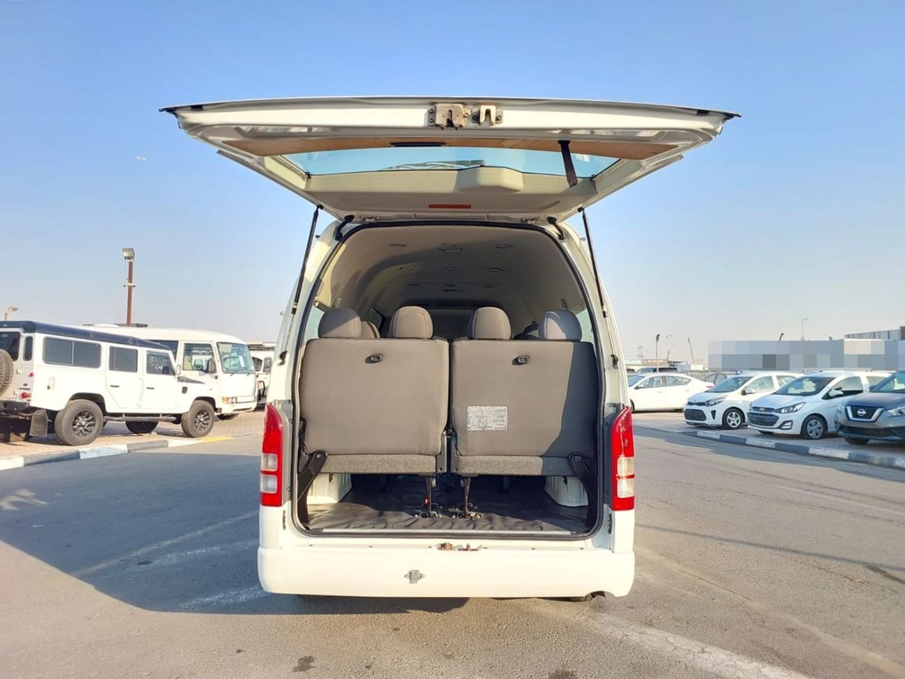 Toyota Hiace TOYOTA HIACE COMMUTER VAN RHD 2017 MODEL 3.0 L DIESEL AUTOMATIC(PM31641)