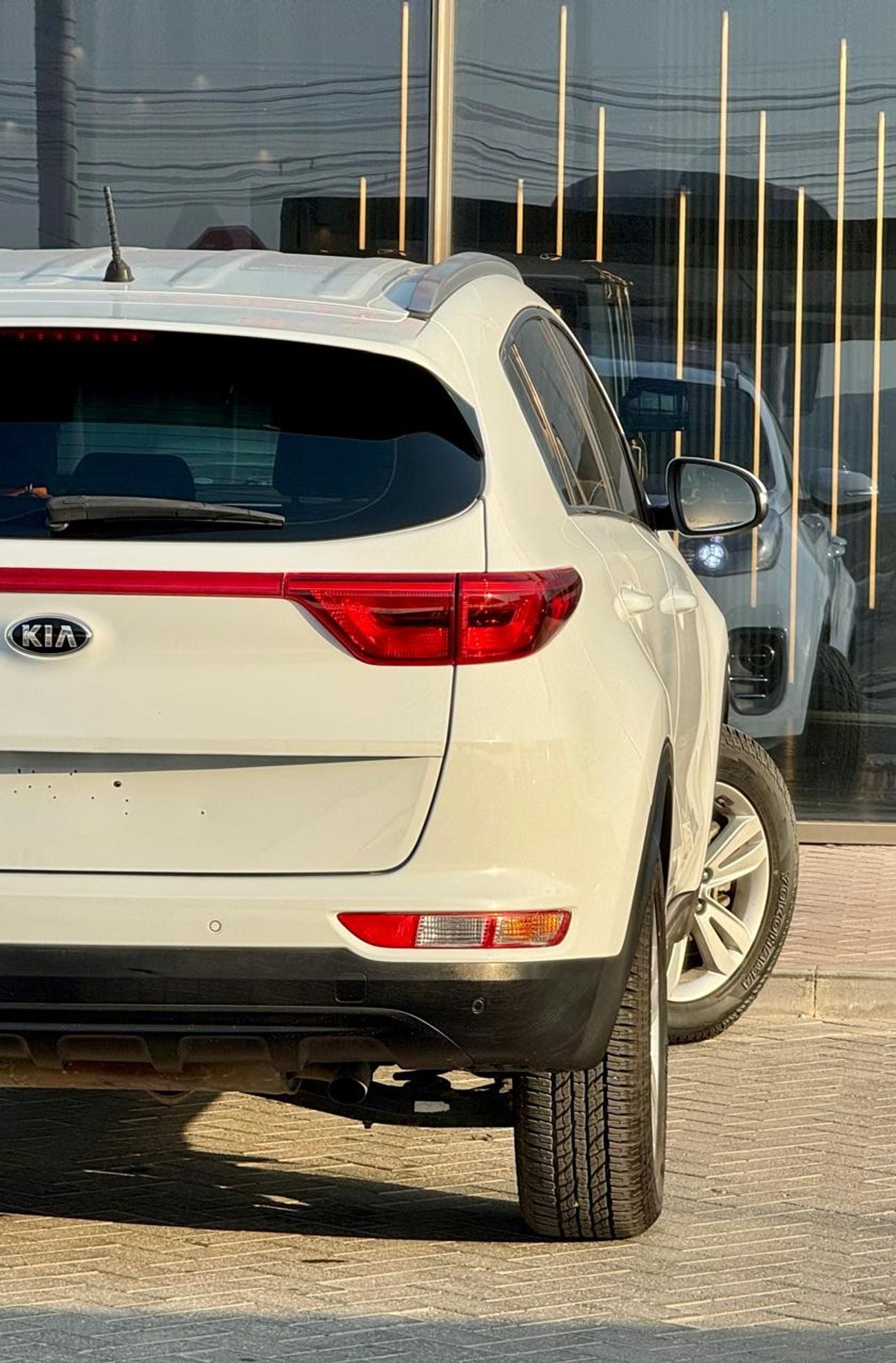 Kia Sportage EX 880X36 /-Monthly l GCC l 2.0 l Cruise, Camera, GPS l Accident Free