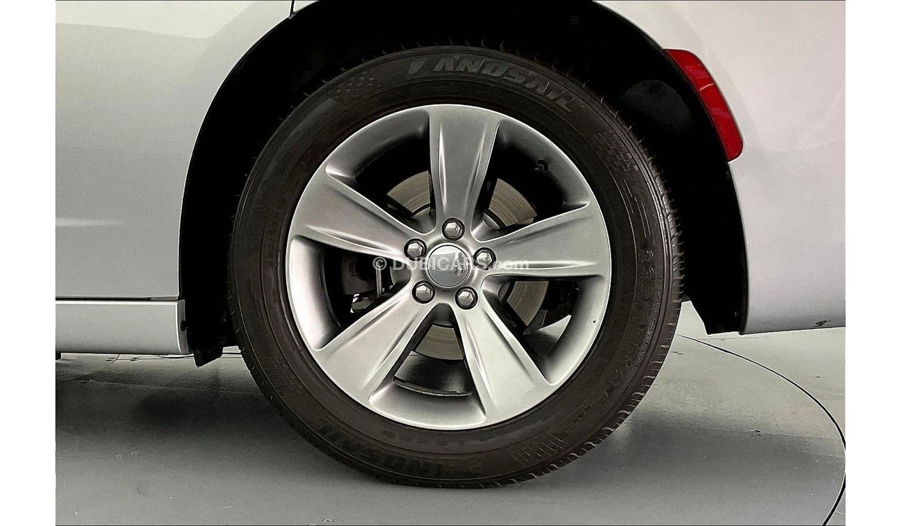 Dodge Charger SXT / SE