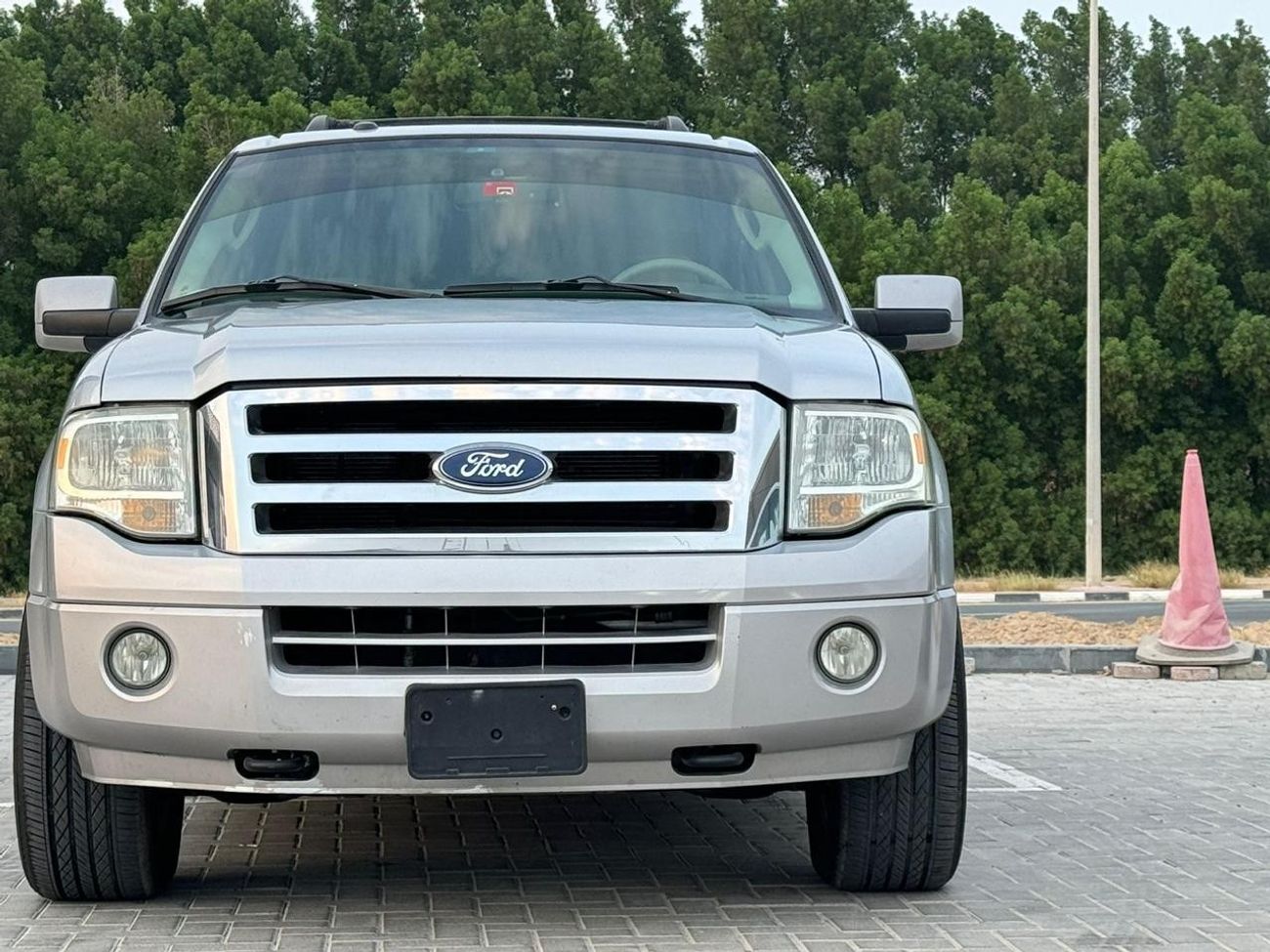 Ford Expedition XLT In excellent condition and requires no expenses