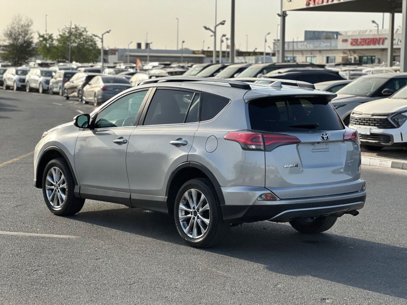 تويوتا راف ٤ Limited 2.5L push start, leather seats, Power seats,sunroof