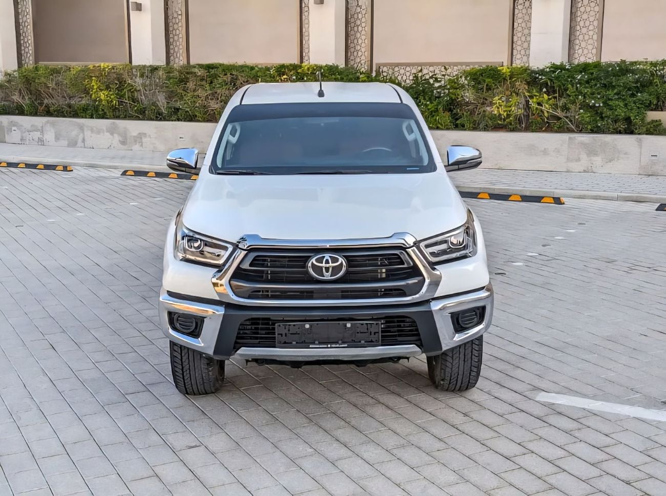 تويوتا هيلوكس SR5 LHD Double Cabin Utility Pickup 2TR 2.7L Petrol Engine Automatic Gear 4WD Original Power Windows