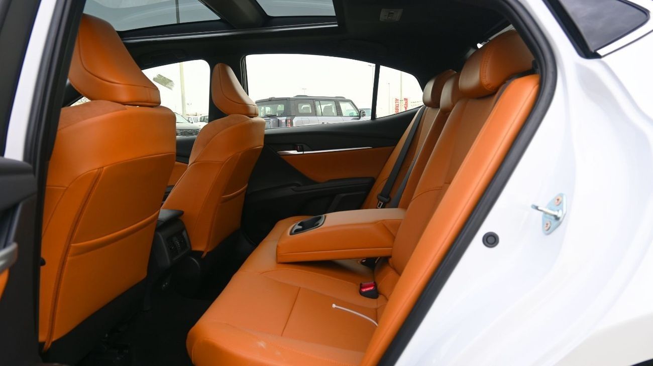 Toyota Camry GLE 2.5L Toyota Camry Hybrid GLE