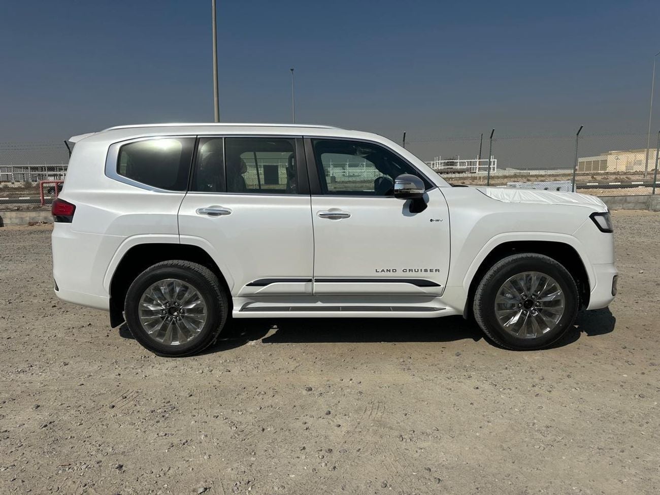 Toyota Land Cruiser 2026 Toyota Land Cruiser LC300 VXR (Full-Option with Radar) 3.5L V6 Twin Turbo Hybrid A/T 4WD Export