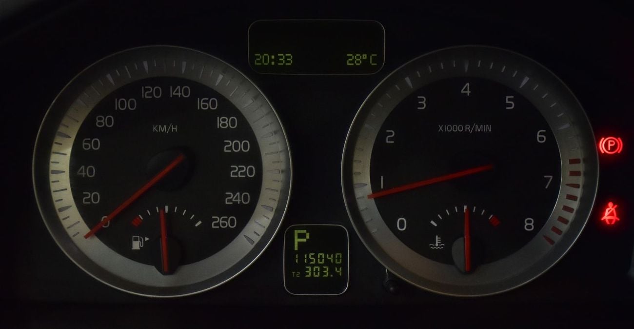 فولفو C70 EXCELLENT DEAL for our Volvo C70 T5 ( 2011 Model ) in Red Color GCC Specs