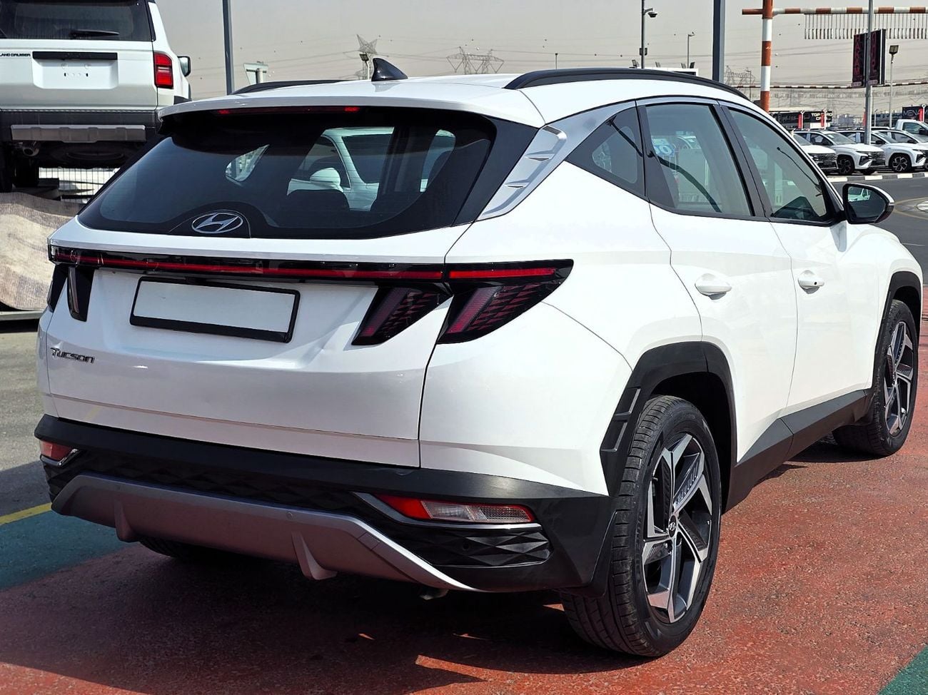 Hyundai Tucson 2.0L Smart (FWD) Used Hyundai Tucson Full Option  2.0L FWD SUV 5Doors GCC White Color 2022 Model