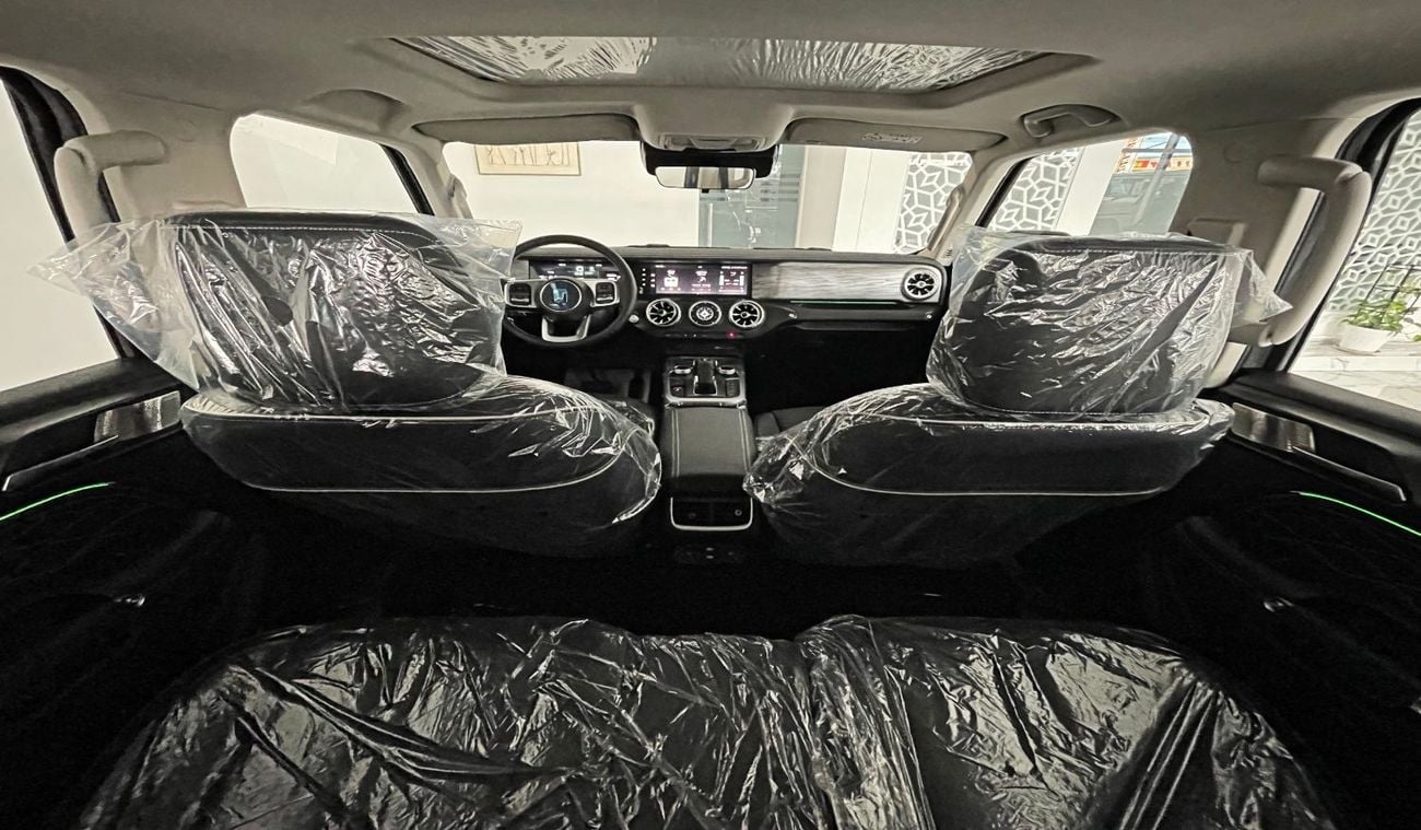 Tank 300 Challenger 2.0T 2L-4CYL 252 horsepower L4 9-speed manual transmission