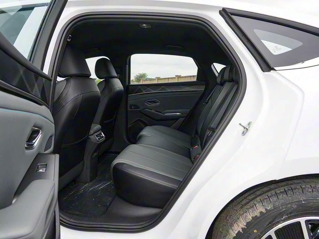 BYD Qin L DM-i BYD QIN L DMi 128Km Leading Version 2025