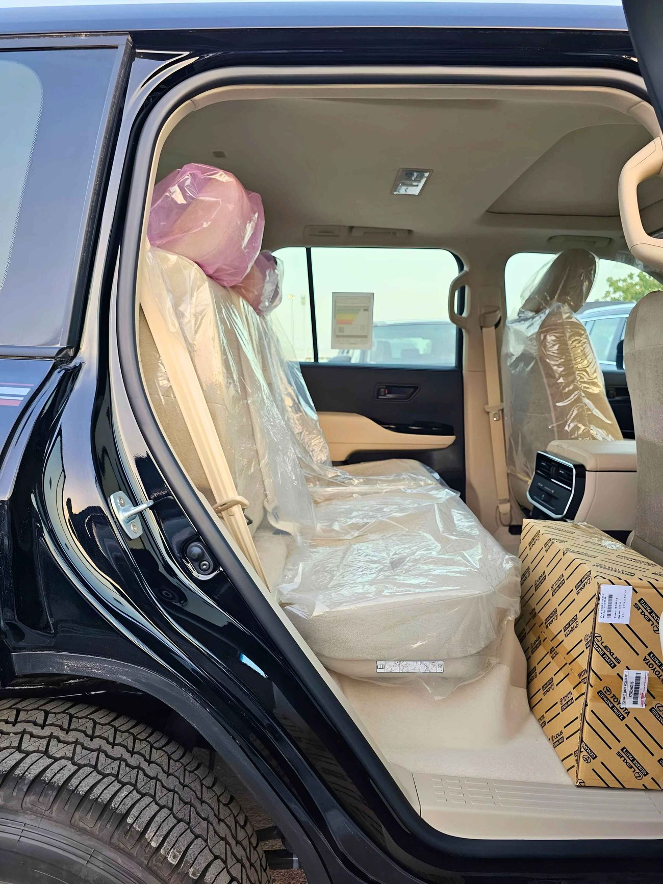 تويوتا لاند كروزر LC300 GXR / 3.3L V6 DIESEL / MID-STD DVD / DRIVER PWR SEAT / SUNROOF (CODE # GXR-G1)