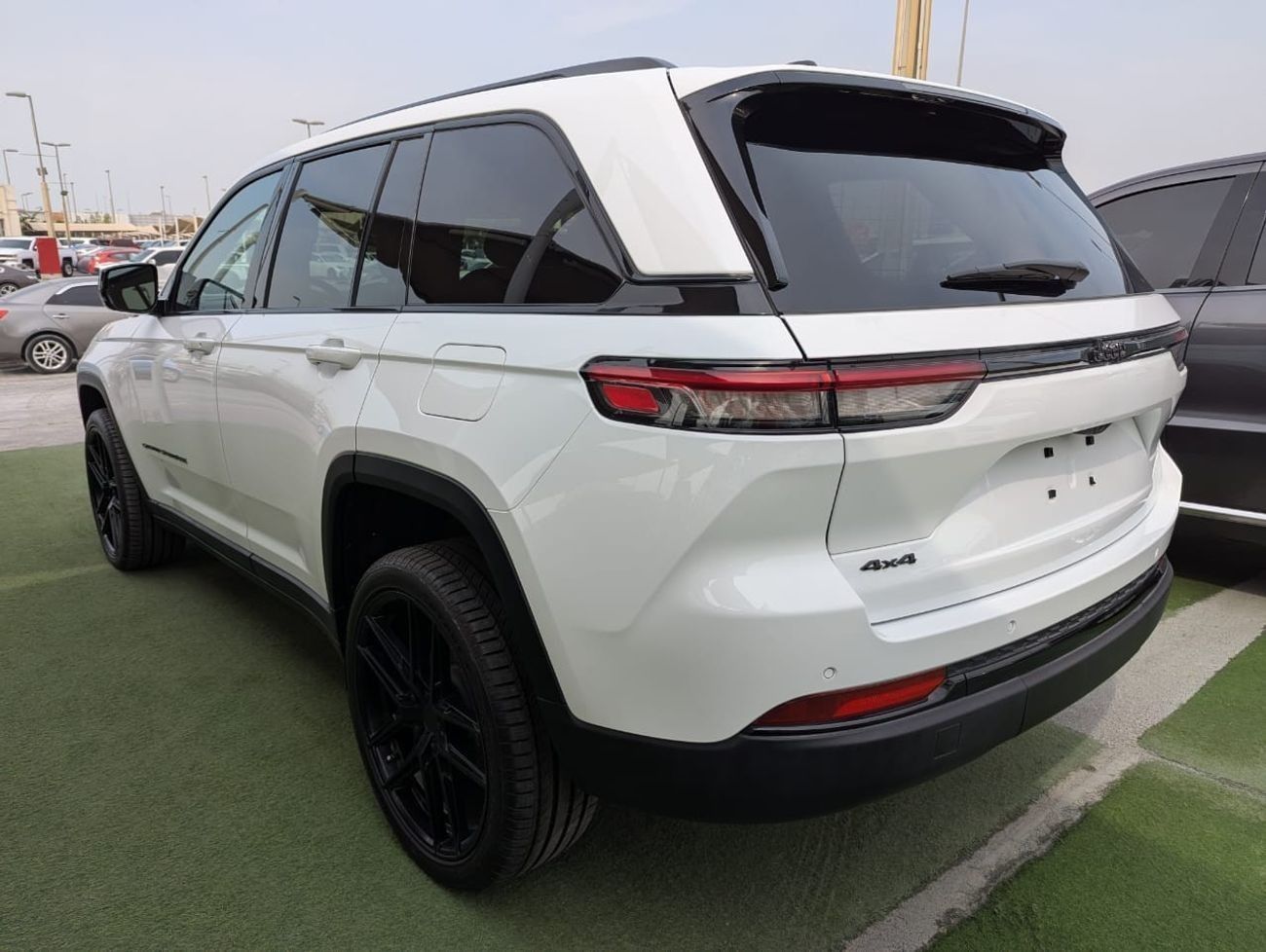 Jeep Grand Cherokee Altitude 3.6L JEEP GRAND CHEROKEE 2024 V6 engine 3.6L zero kilometer American clean car fresh import