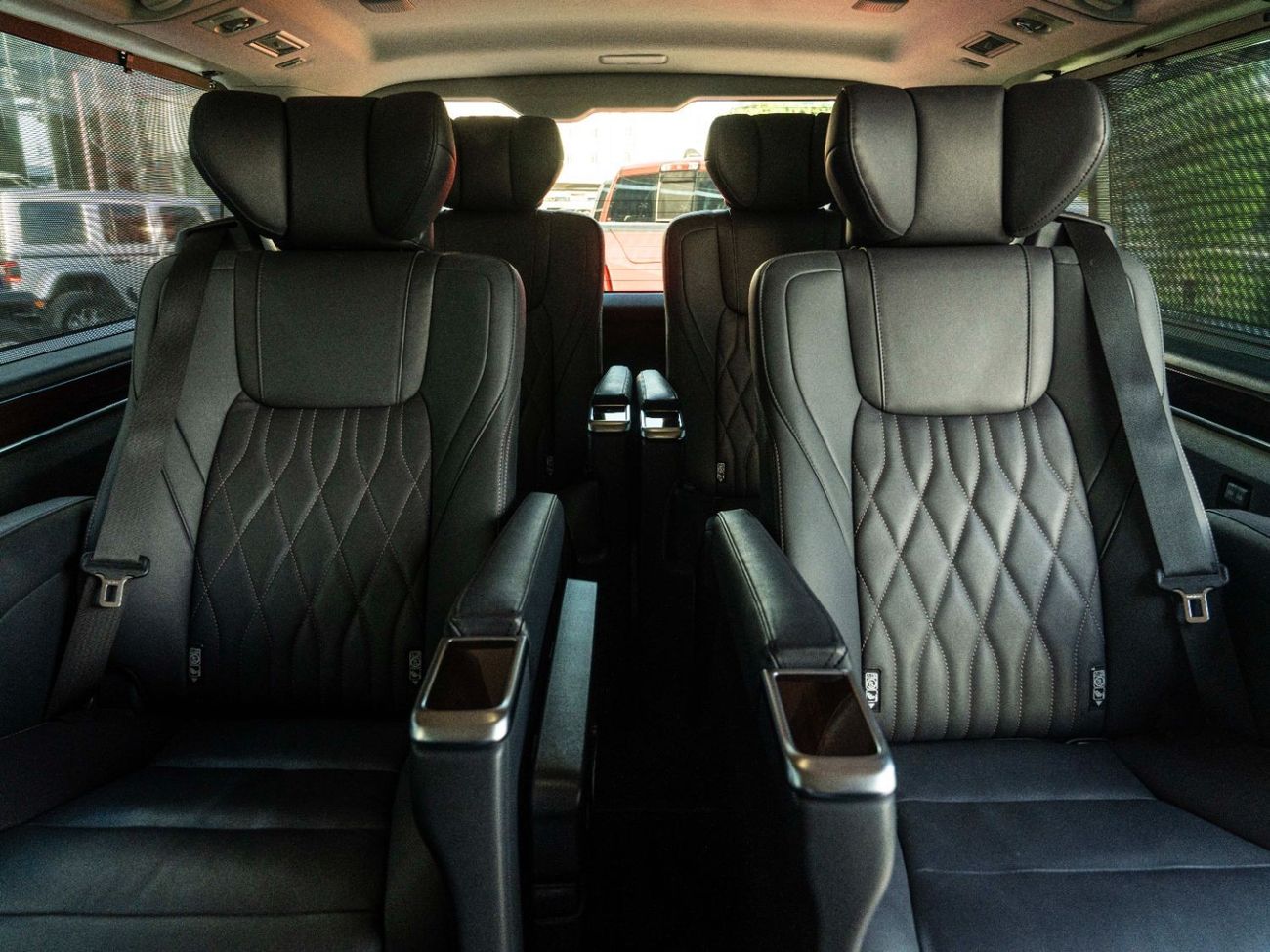 تويوتا جرافينا AED 2,516 PM • GRANVIA PREMIUM 3.5L V6 • LOW KMS • 4 CAPTAIN CHAIRS • FULLY LOADED TOP OPTION