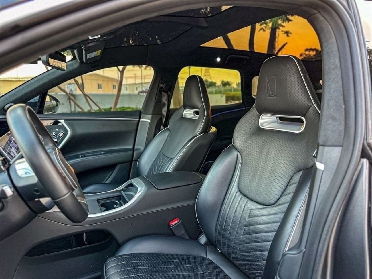 أفاتر 11 2023 USED AVATR 11 AWD / 90 kWH / WLTC (580 KM) / LAW MILEAGE (16,000 KM) / WARRANTY