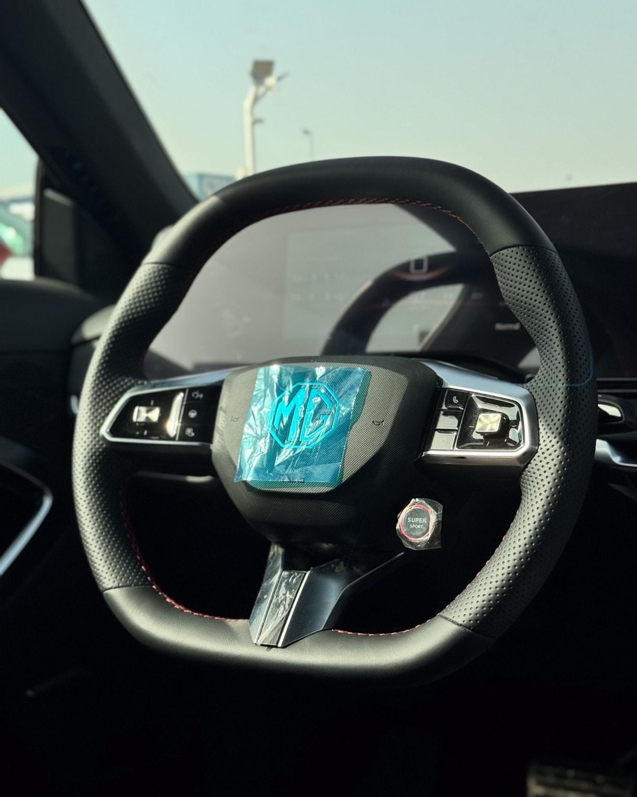 أم جي 7 - *MG 7 *1.5 TURBO* *2025   :*  - - *أهم المواصفات* : | - كراسي جلد سبور و كهربااء  - عدادات ديجيتل 