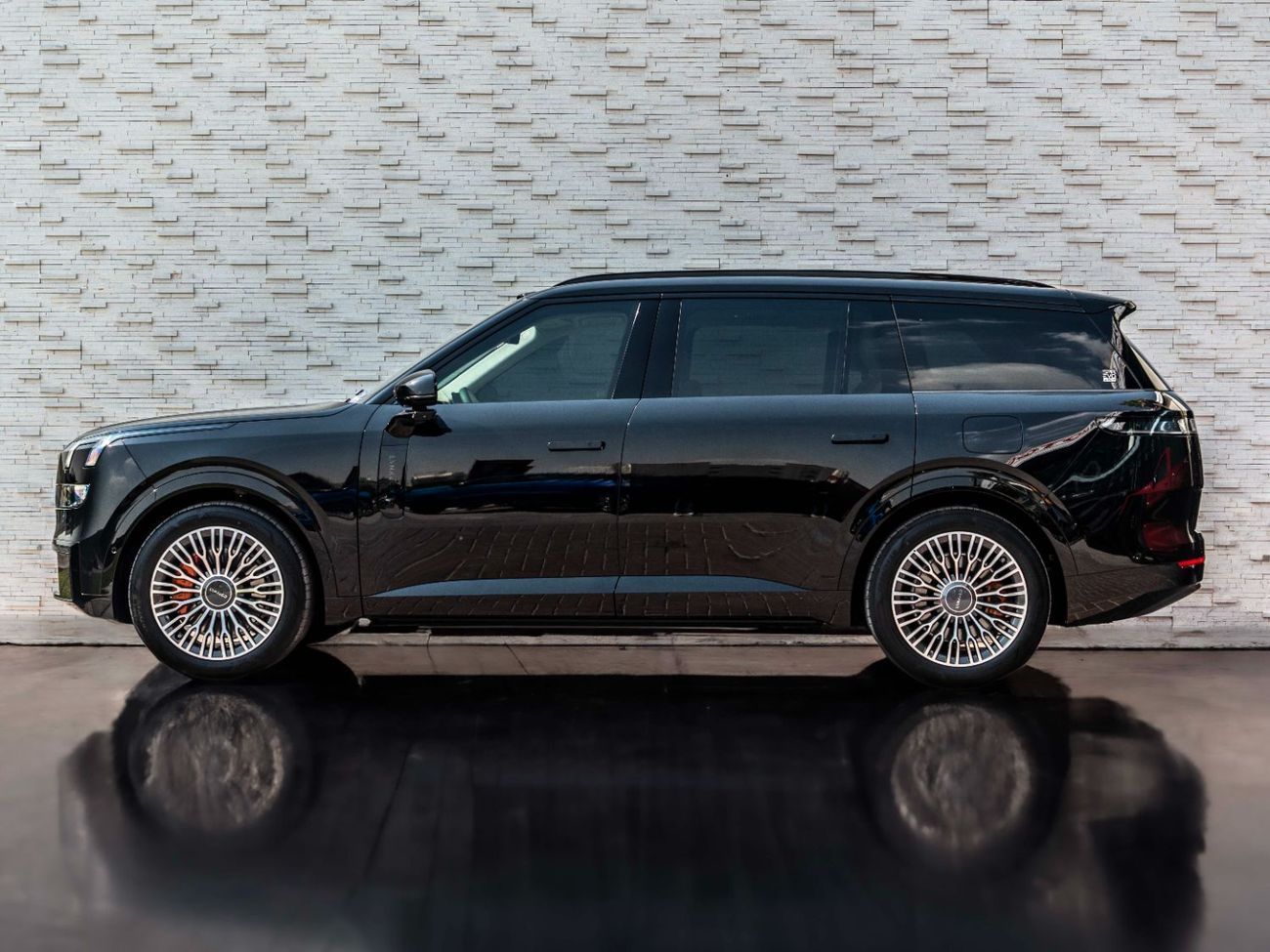 Lynk & Co 900 TRI-MOTOR EDITION