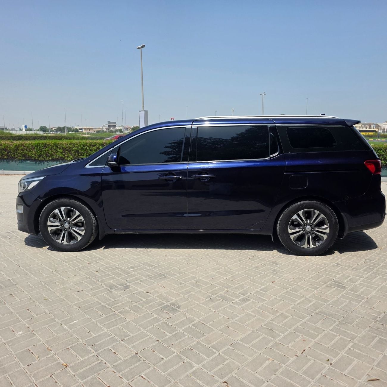 Kia Carnival EX