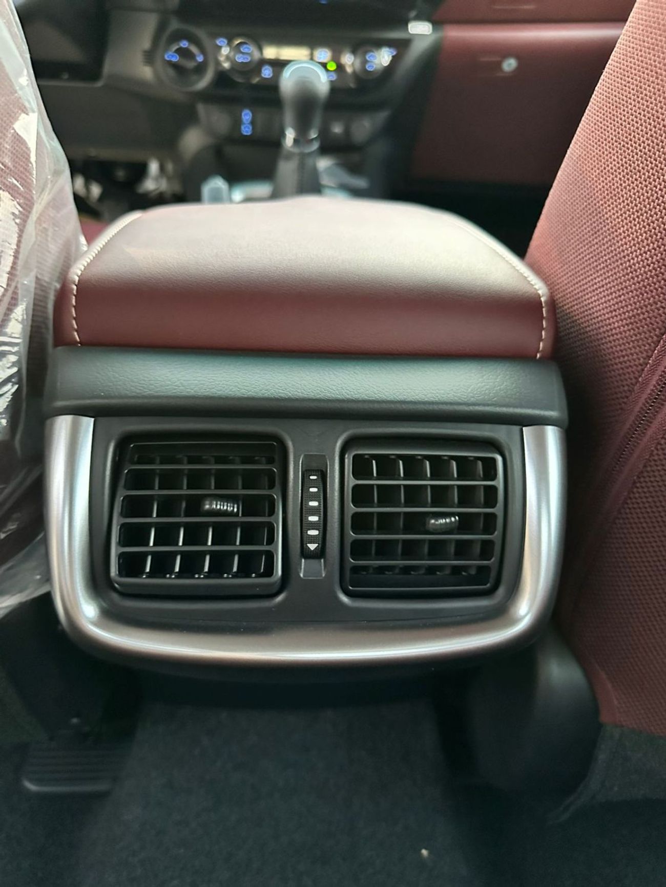 تويوتا هيلوكس SR5 2.7L Petrol Manual Transmutation Double Cap 4x4