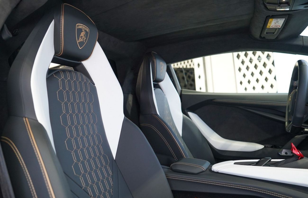 لامبورغيني ريفويلتو 6.5L V12 Hybrid