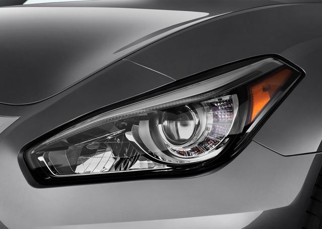 Infiniti Q70 exterior - Headlight