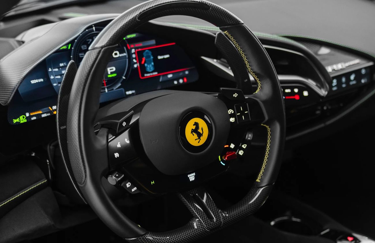 فيراري SF90 ستراديل 4.0L V8 Twin-Turbocharged Engine + eMotor