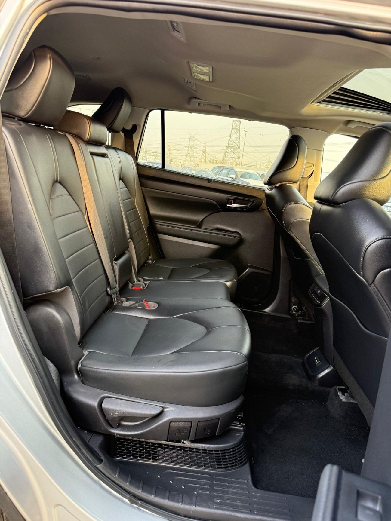 Toyota Highlander XLE Hybrid 2.5 L Full Option 2022