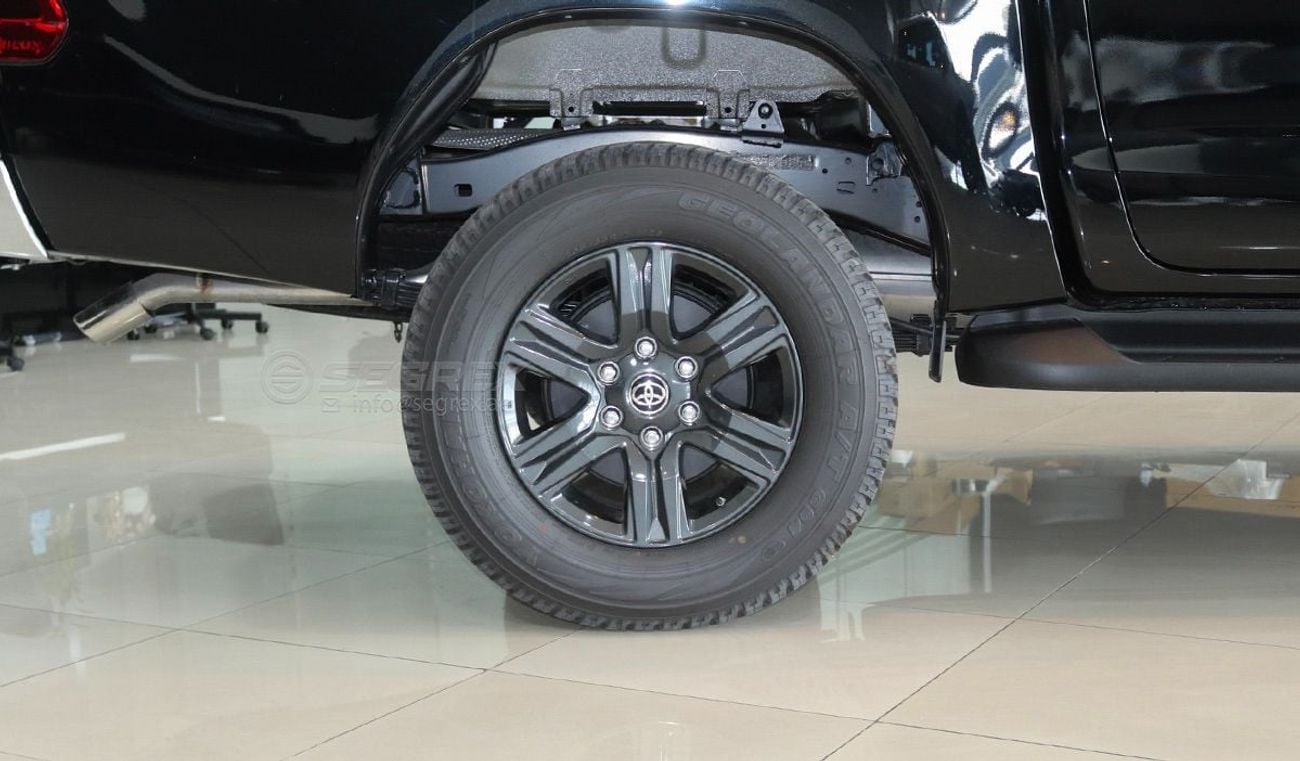 تويوتا هيلوكس SR5 DC . 4.0L . Petrol . 4WD . 6-Speed Automatic . 5 Seats . 4 Doors