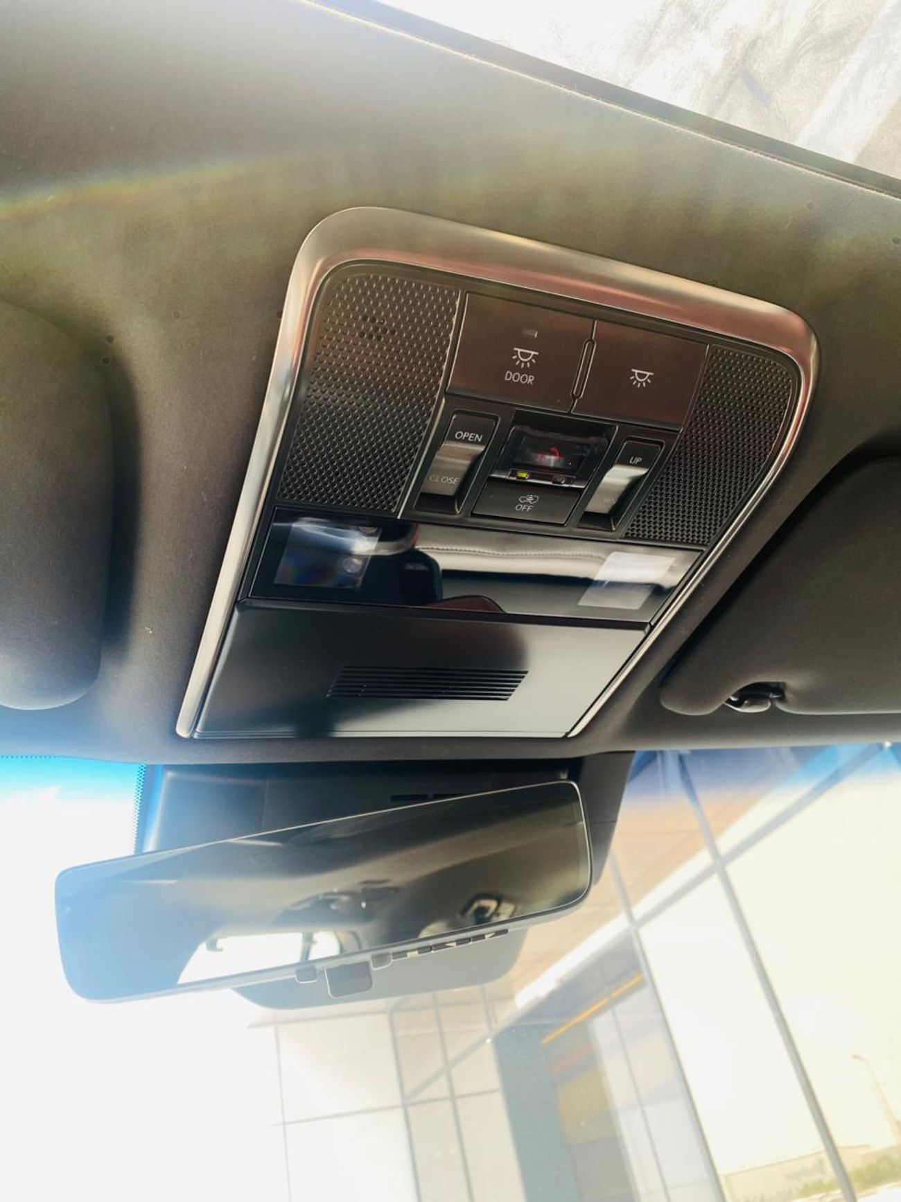 لكزس LX 700h Signature