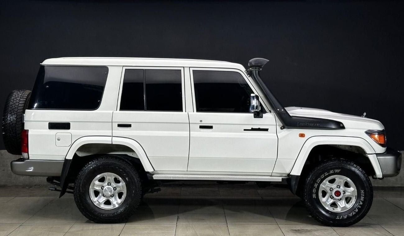 تويوتا لاند كروزر 70 Diesel 4.5 Liter Right Hand Drive Manual Gear Leather Seats
