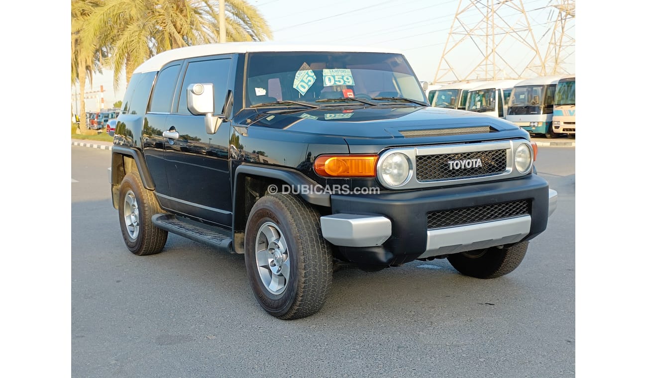 Toyota FJ Cruiser 4.0L PETROL /  DIFF LOCK / GCC SPECS / CLEAN CONDITION (LOT # 68579)
