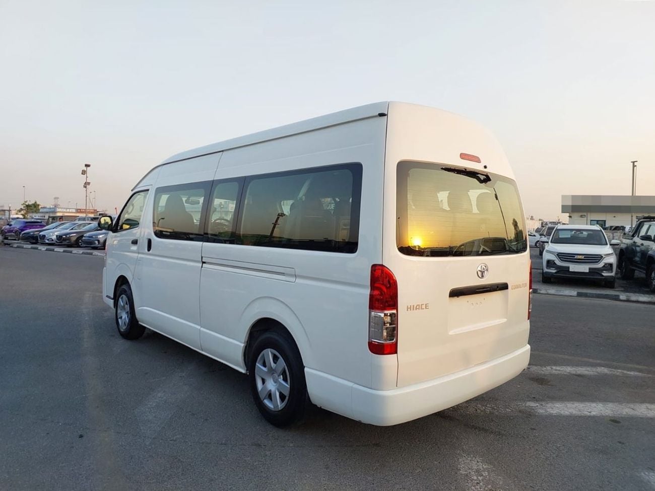 Toyota Hiace TOYOTA HIACE COMMUTER VAN RHD 2016 MODEL 3.0 L DIESEL AUTOMATIC(PM28405)