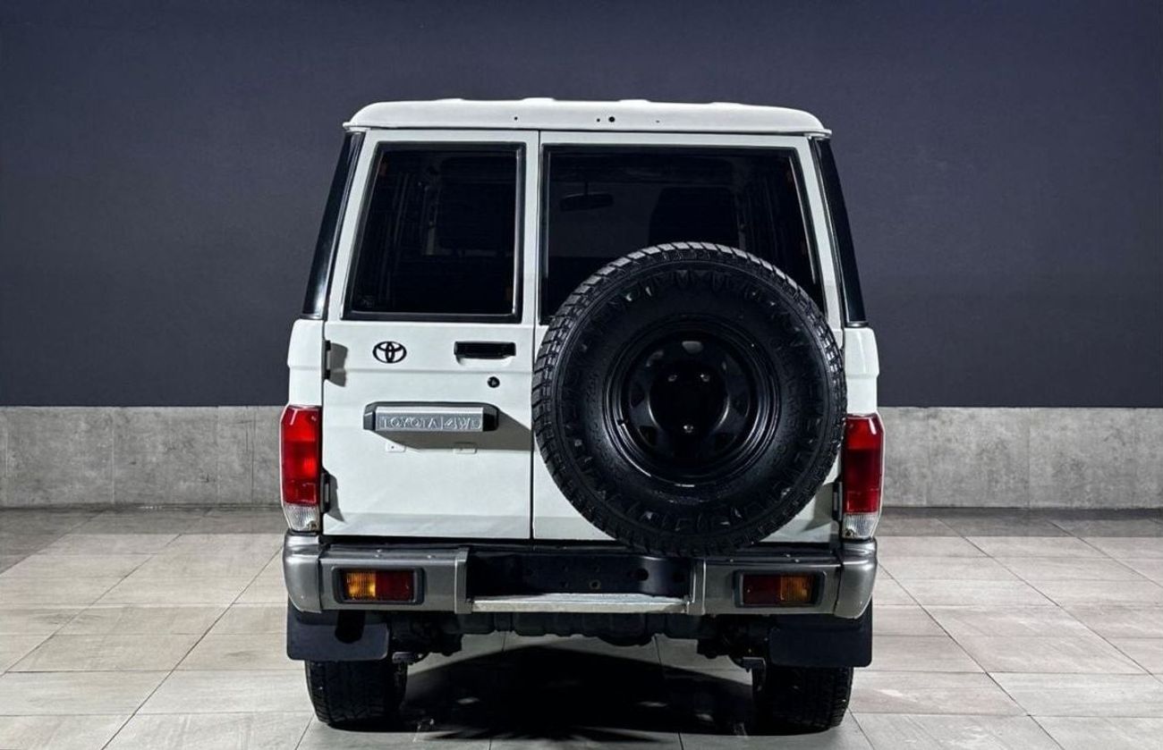 تويوتا لاند كروزر 70 Diesel 4.5 Liter Right Hand Drive Manual Gear Leather Seats