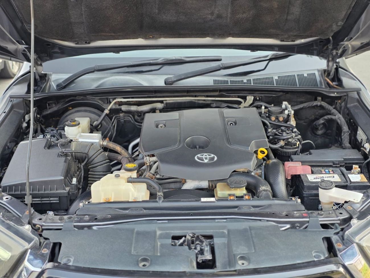 Toyota Hilux diesel 2.8 liter ,right hand drive ,auto transmission ,push start