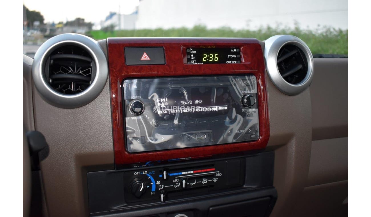 تويوتا لاند كروزر بيك آب 79 DOUBLE CABIN 4.0L PETROL MT