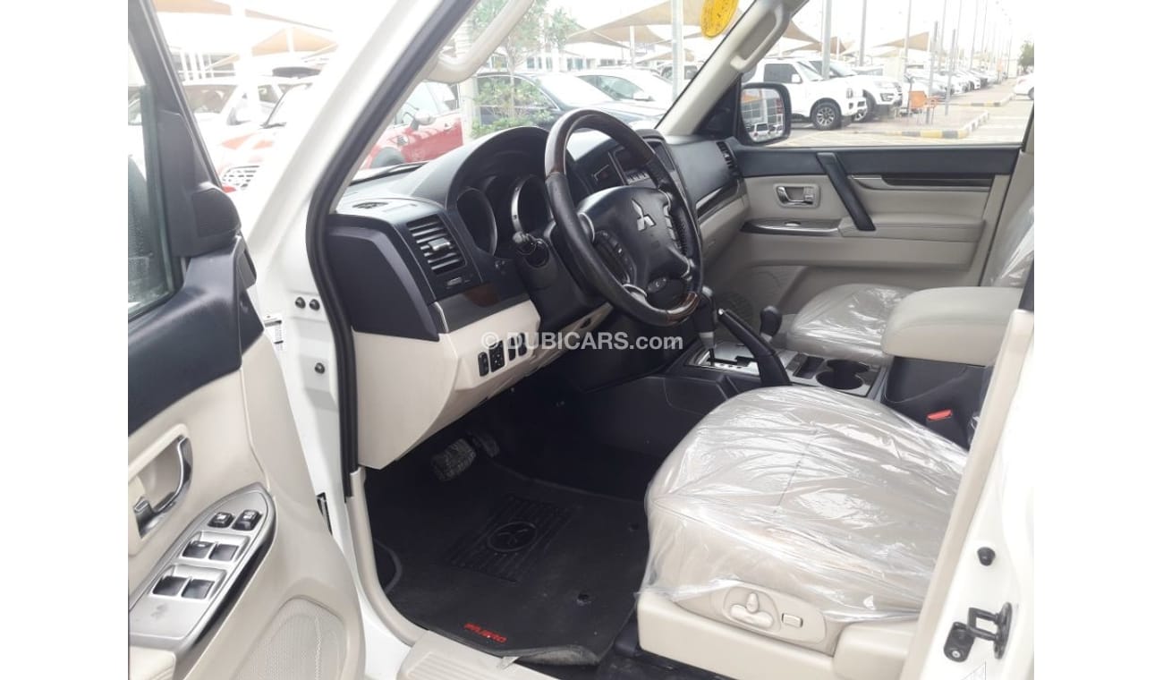 ميتسوبيشي باجيرو باجيور  ٢٠١٢ رقم١ خليجي  ممتازه جدان