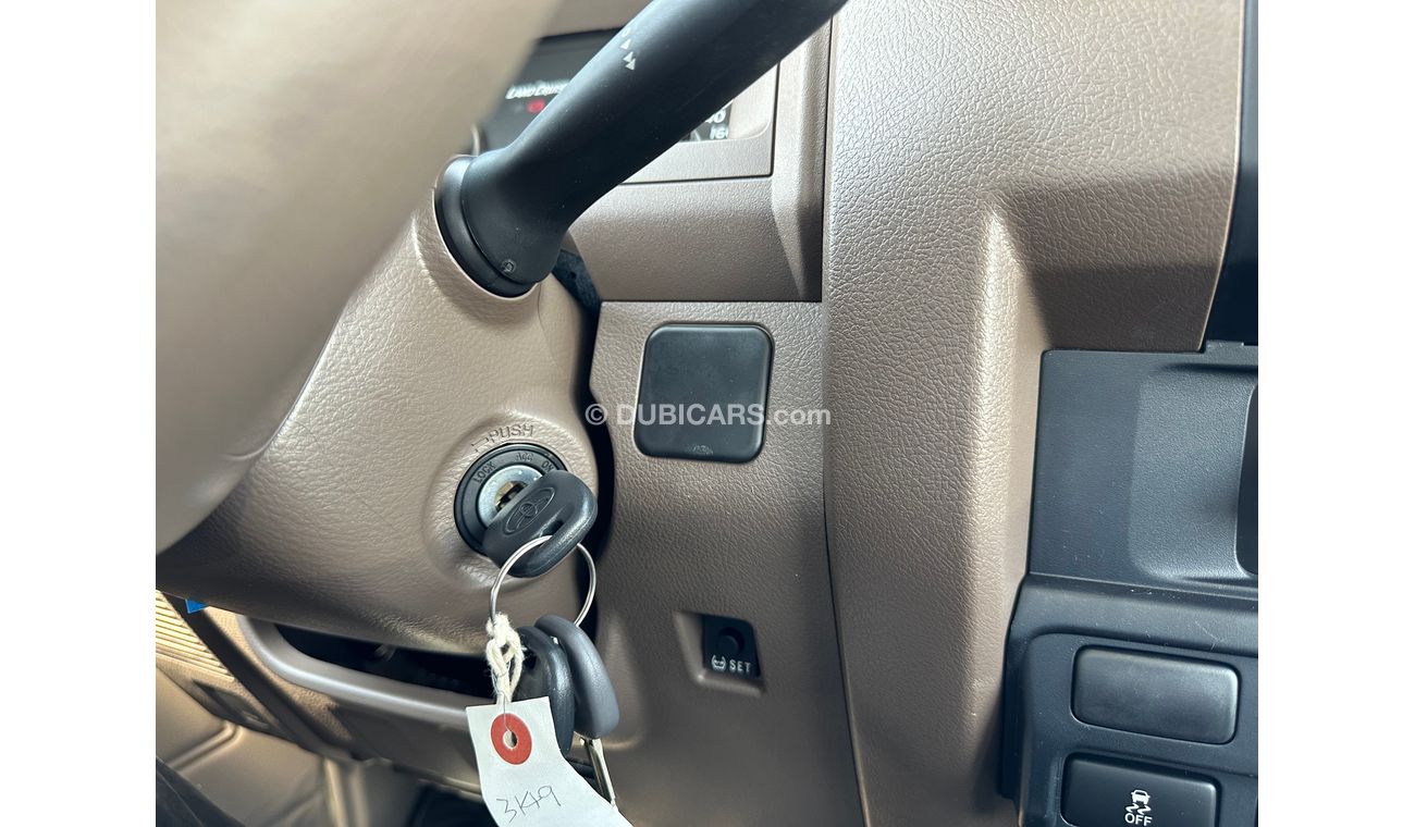 تويوتا لاند كروزر بيك آب 79 Doublecab  V8 4.5L Turbo Diesel 6 Seat 4WD MT