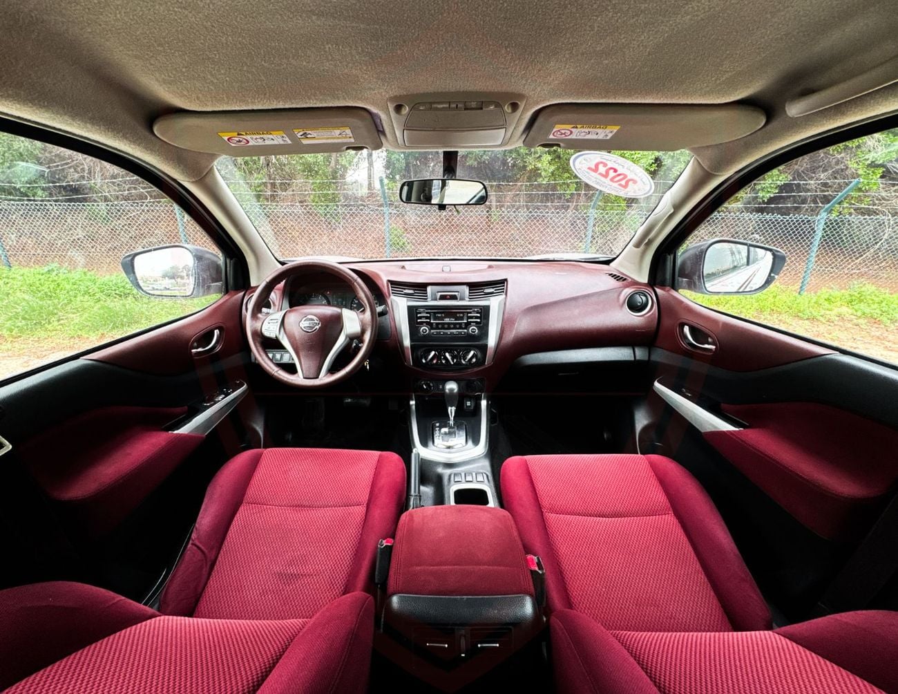 Nissan Navara Std 2.5L 4WD A/T Nissan Navara | 2.5 L | 2022 | GCC | Accident-Free | In Excellent Condition | 924 P