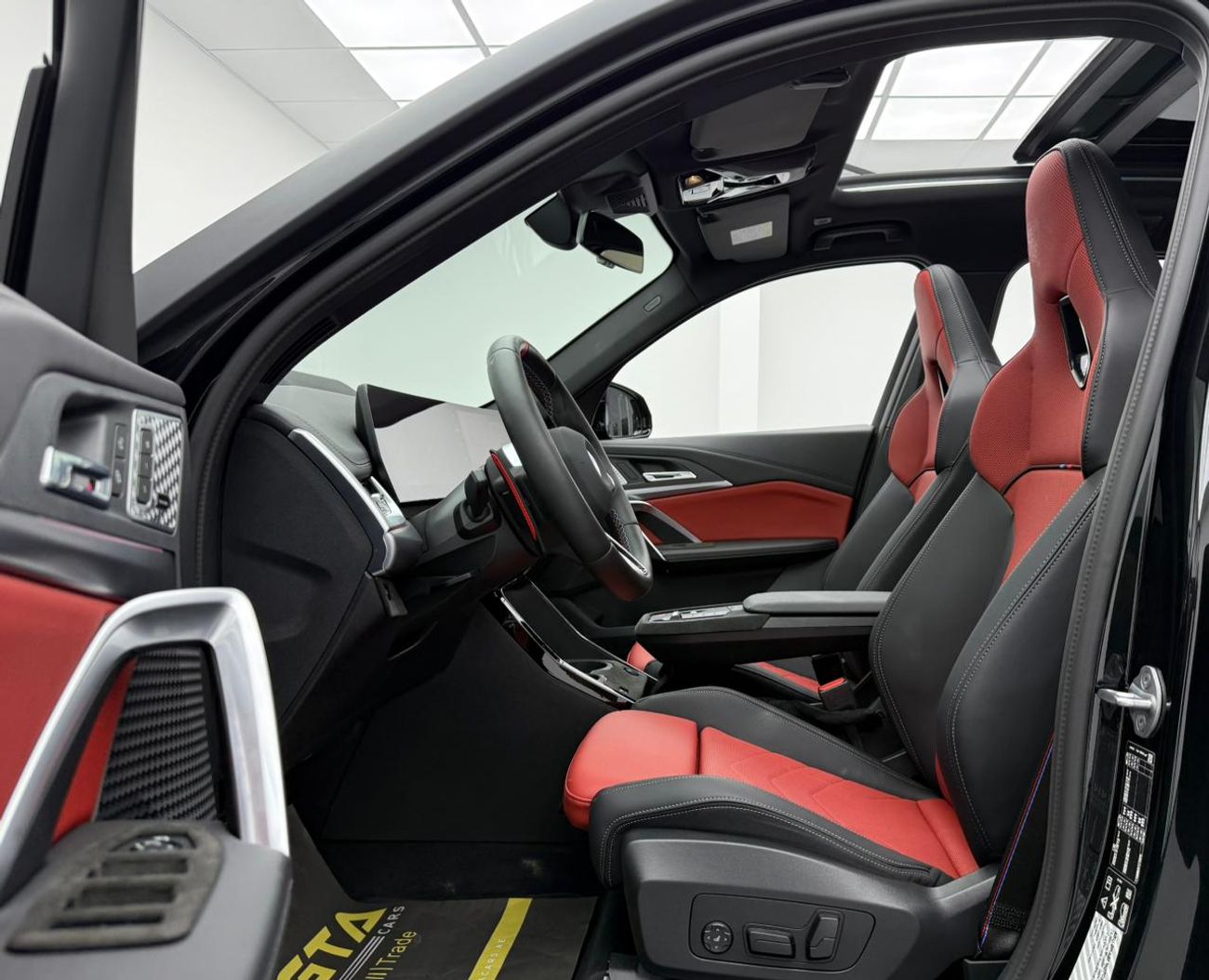 بي أم دبليو X1 2025 BMW X1 M35i, 2029 BMW Warranty + Service Pack, Full BMW Service History, Low Km, GCC