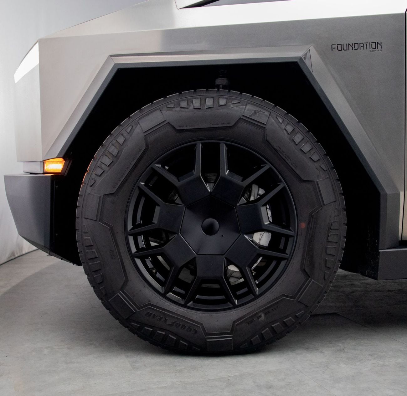 Tesla Cybertruck FOUNDATION SERIES AWD