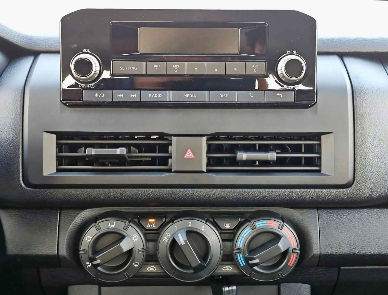 ميتسوبيشي L200 GLX 2.4L PETROL / M/T / SIDE STICKER / 4WD / CODE # 68099