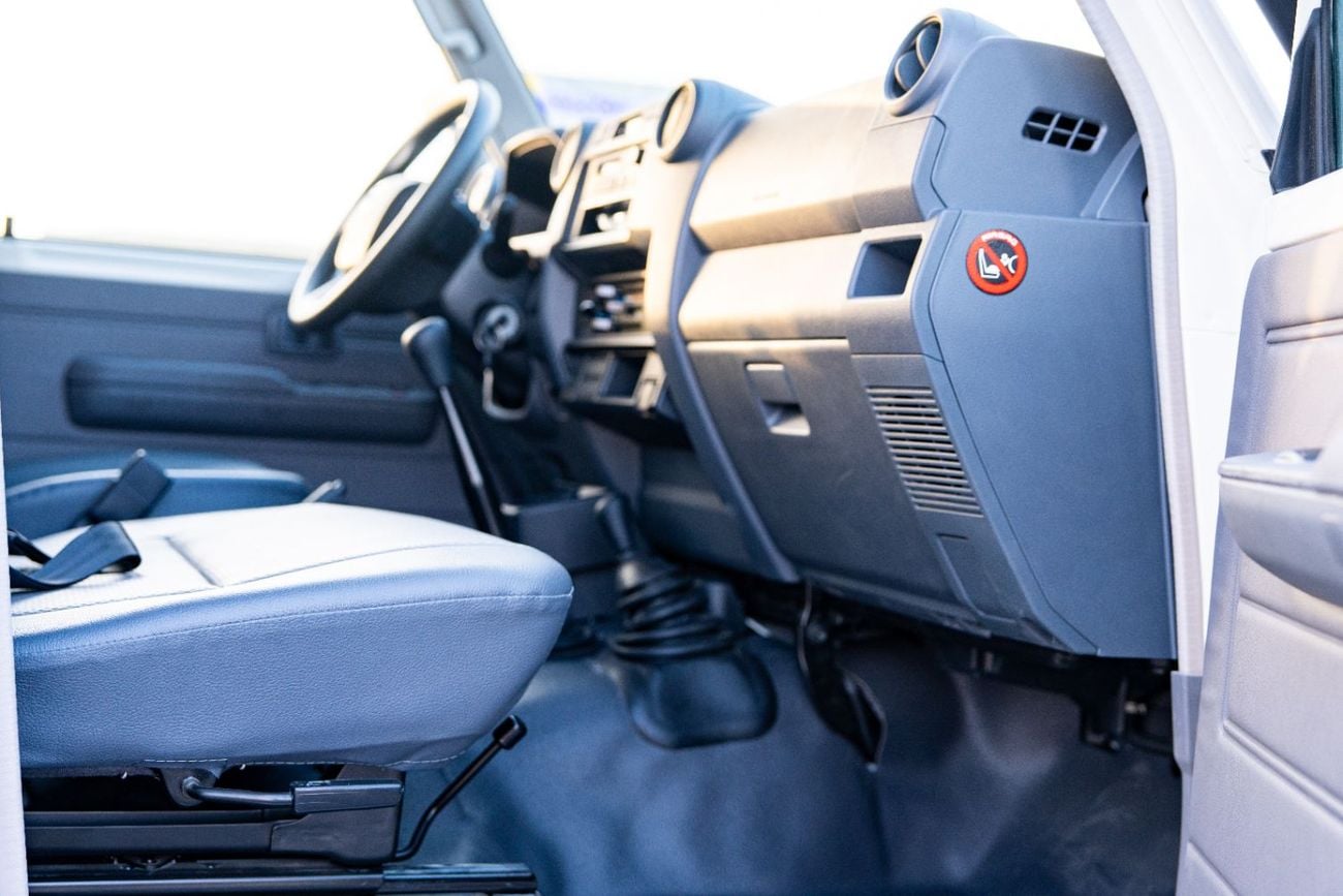 تويوتا لاند كروزر 76 Toyota Land Cruiser 2025 LC76 9-seater 4.2Ldiesel manual 4x4