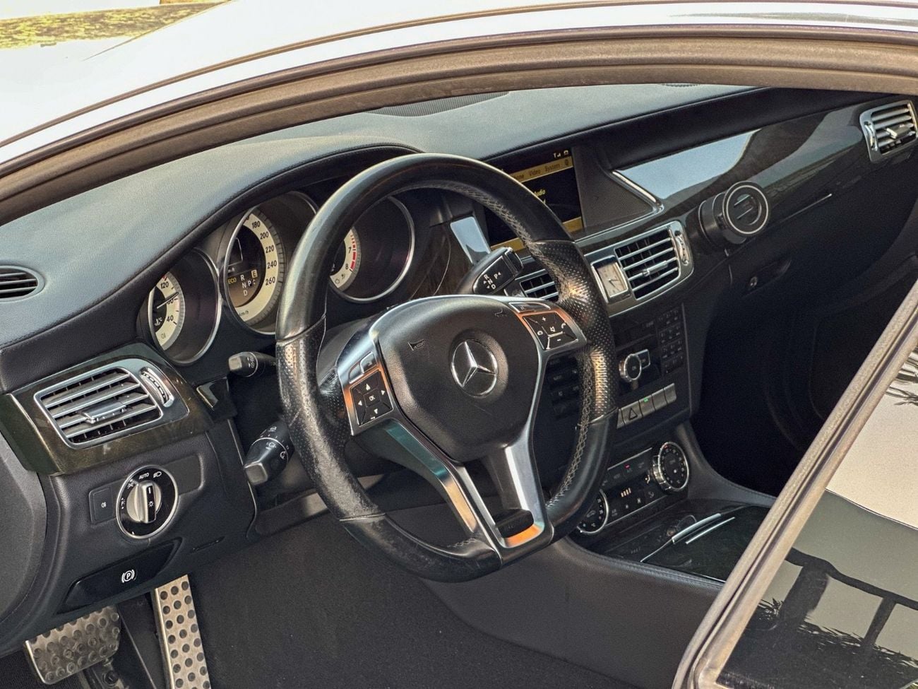 مرسيدس بنز CLS 55 AMG Mercedes-Benz CLS 550 AMG | Law Mileage ( 154,000 Km ) | Japanese Specs